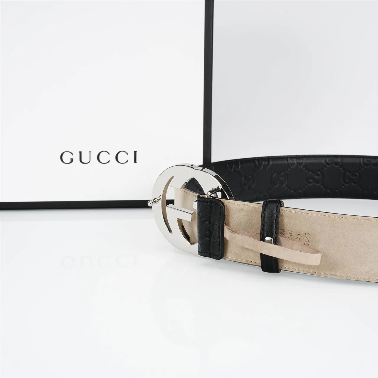 Ceinture Gucci Interlocking G Noir Argent Embossé GG Monogram Boucle Polie Cuir 7