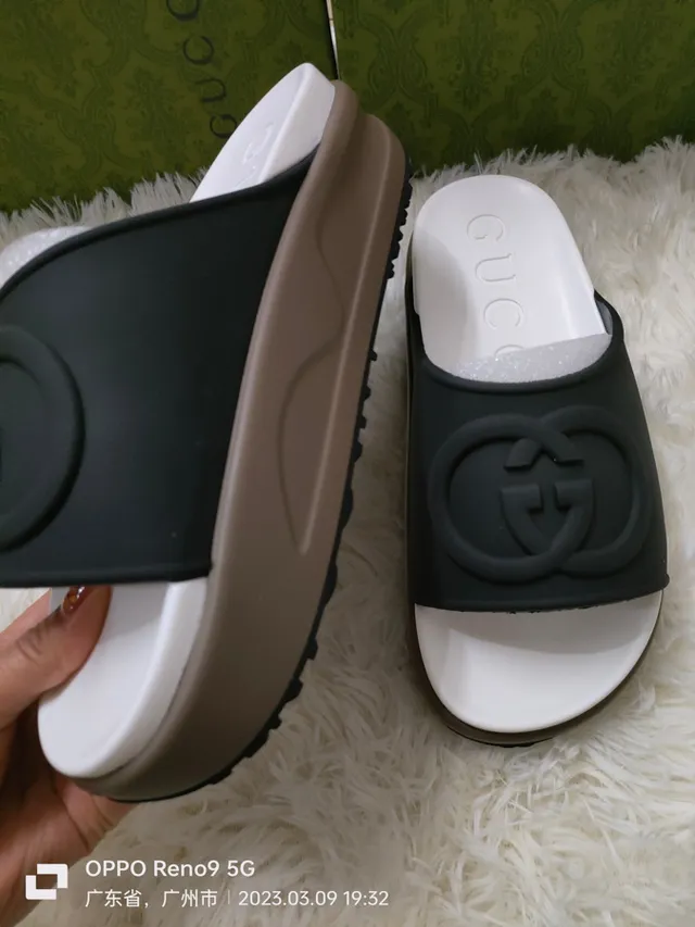 Gucci Interlocking G Logo Slide Black White Molded Rubber Strap Embossed Slippers 3
