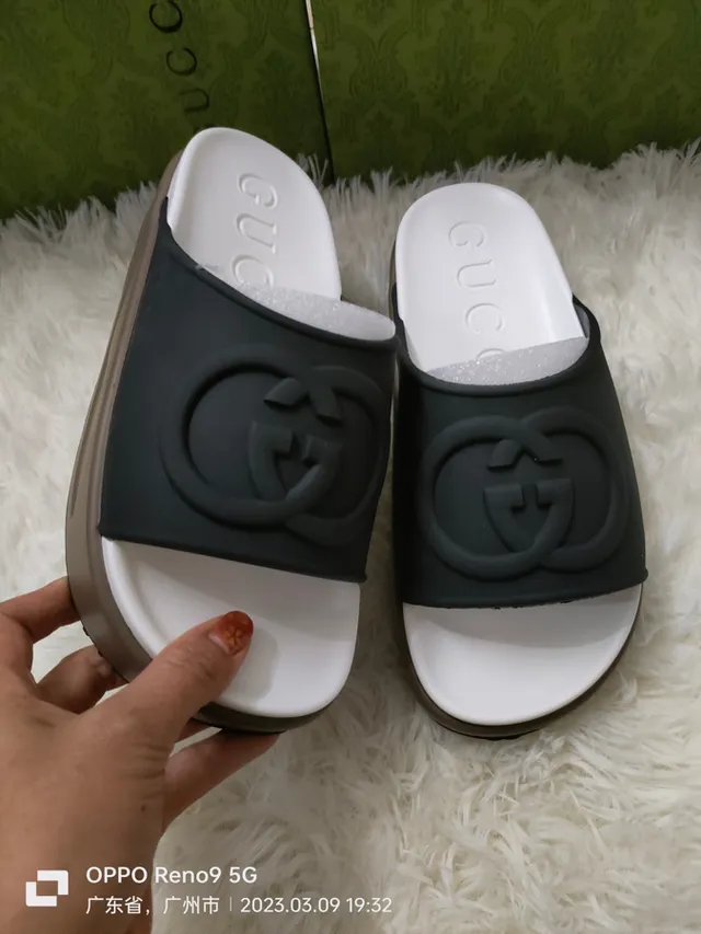 Gucci Interlocking G Logo Slide Black White Molded Rubber Strap Embossed Slippers 4