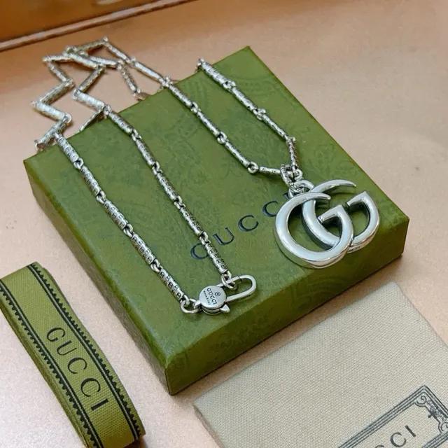 Gucci Interlocking G Silver Pendant Fine Link Chain Necklace 2