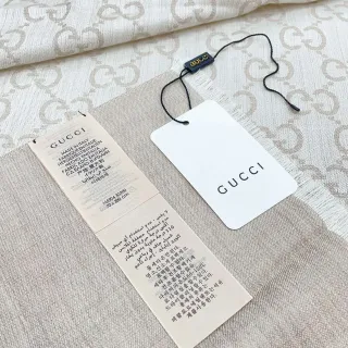Gucci Interlocking GG Monogram 丝绸围巾