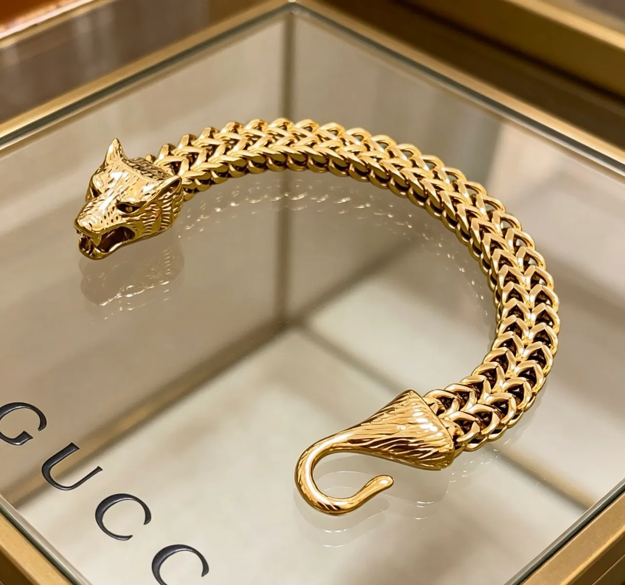 Gucci Lion Head Woven Gold-Tone Bracelet 4