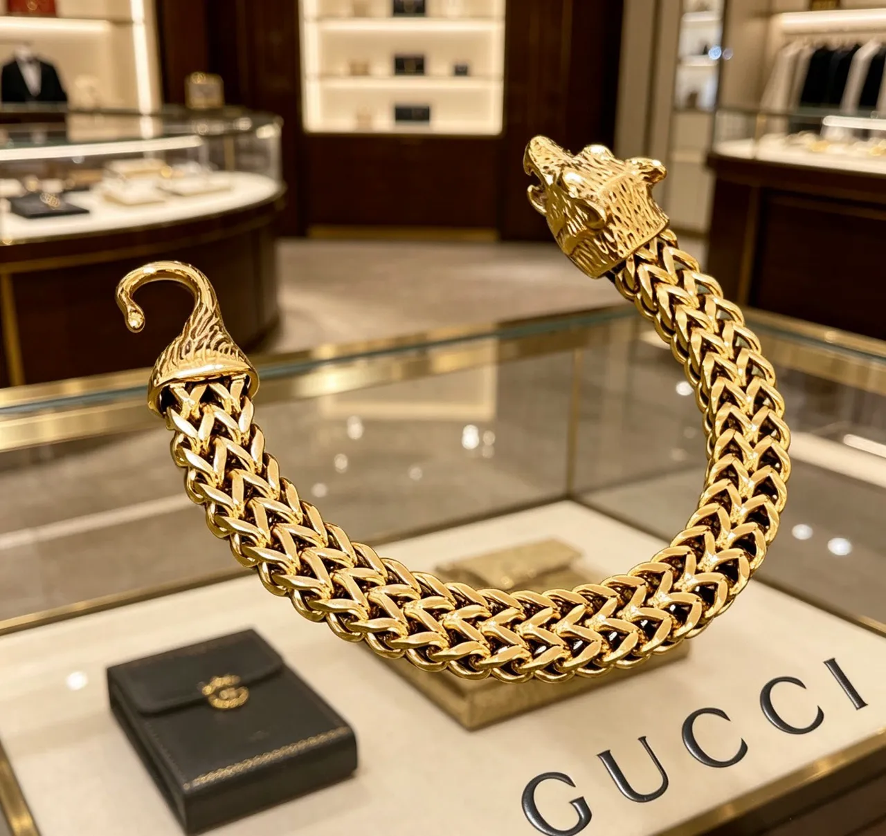 Gucci Lion Head Woven Gold-Tone Bracelet 9