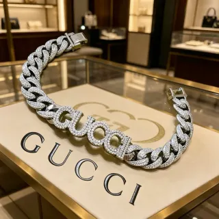Gucci Logo-Integrating Pavé Curb-Link Bracelet