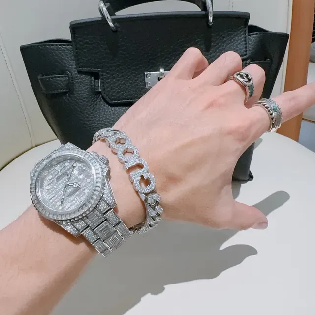 Gucci Logo-Integrating Pavé Curb-Link Bracelet 2