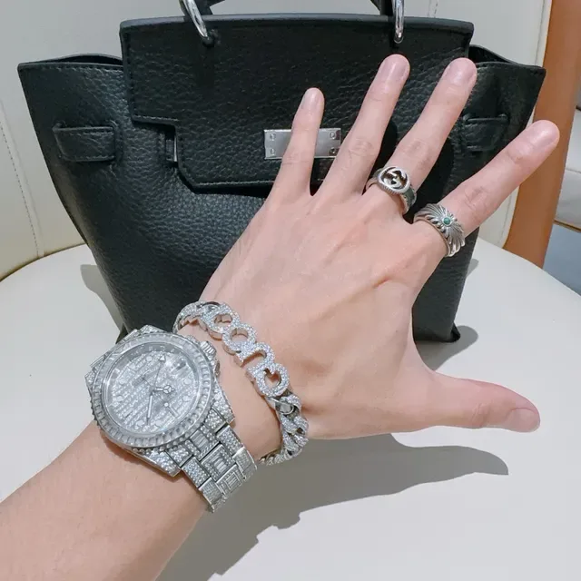 Gucci Logo-Integrating Pavé Curb-Link Bracelet 8