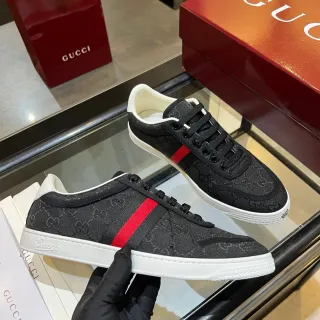 Gucci مونوغرام كانفاس ويب سترايب أحذية رياضية لايف ستايل منخفضة