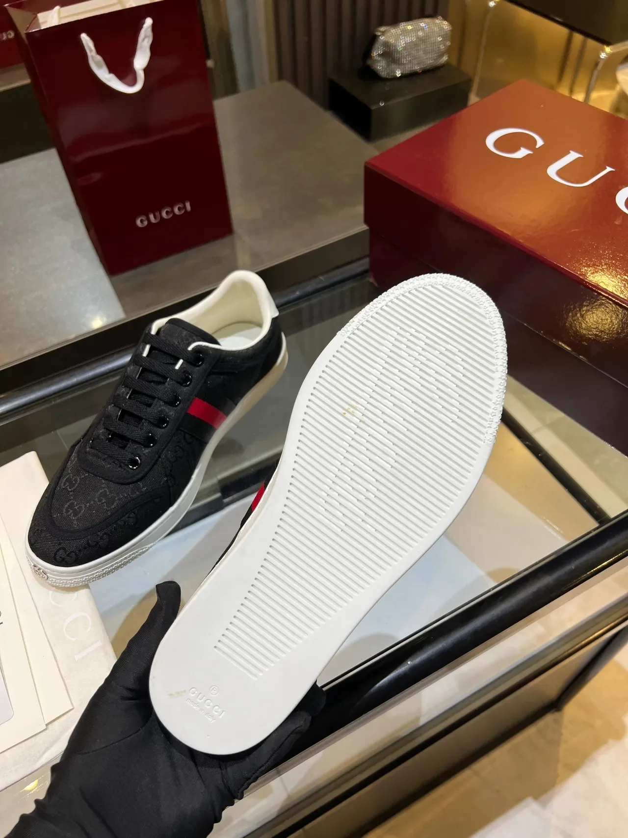 Gucci مونوغرام كانفاس ويب سترايب أحذية رياضية لايف ستايل منخفضة 2