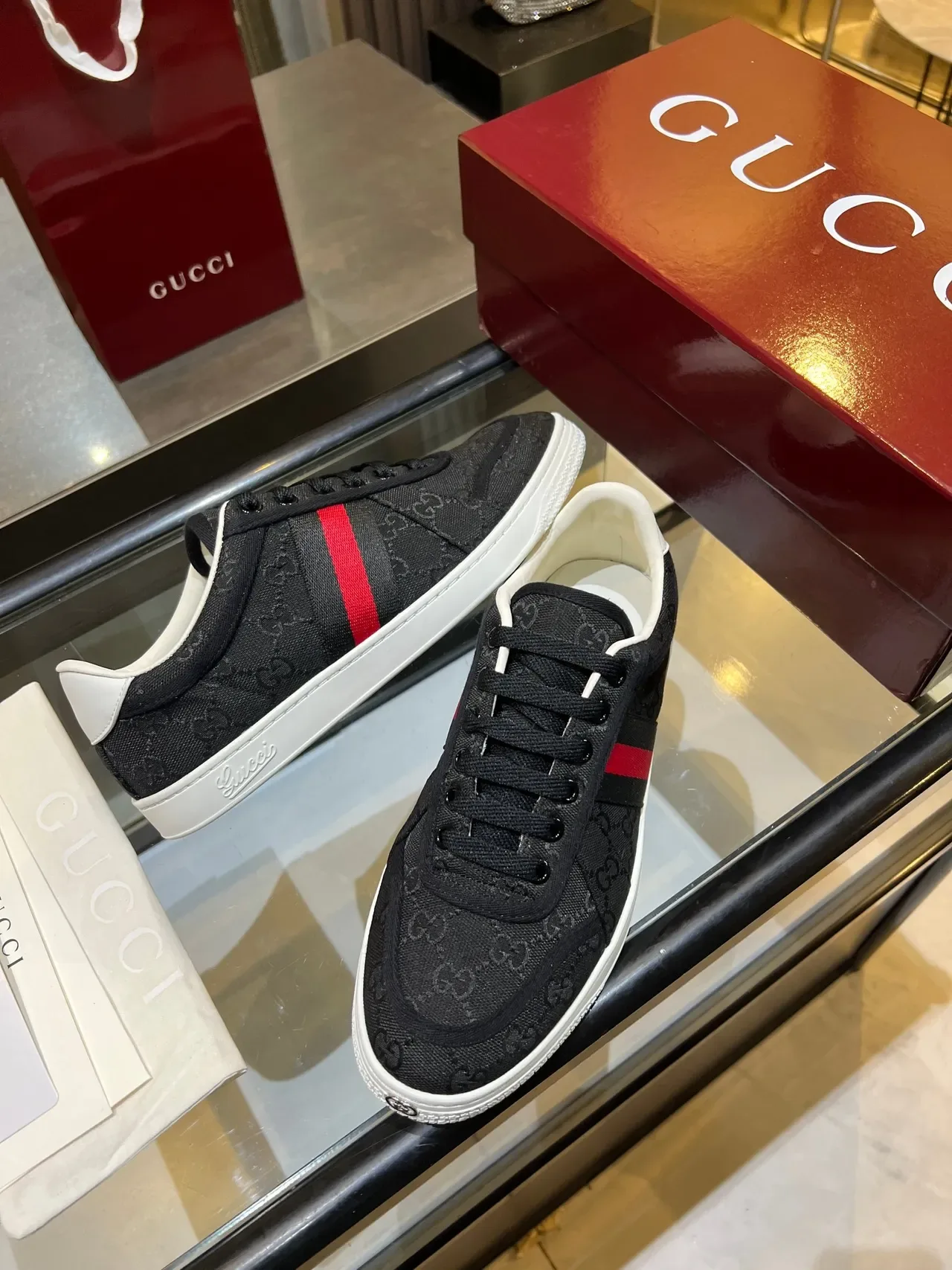 Gucci مونوغرام كانفاس ويب سترايب أحذية رياضية لايف ستايل منخفضة 3