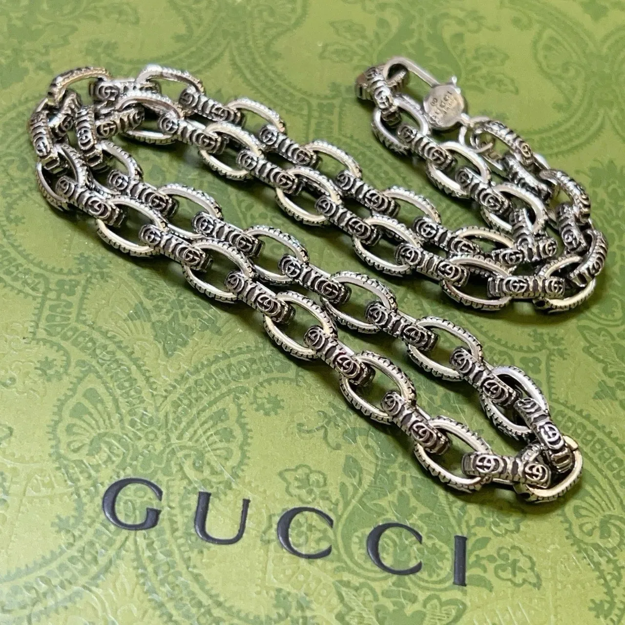 Gucci Ornate Scrollwork Oval-Link Silver Necklace 4