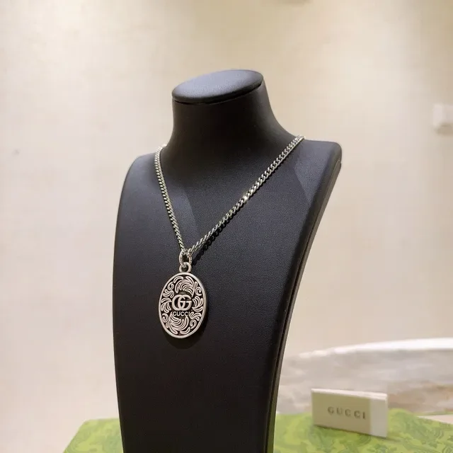 Gucci Oval Medallion Interlocking G Necklace 9