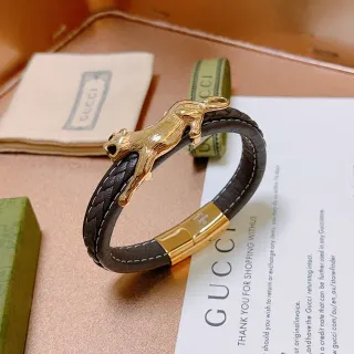 Gucci Pulseira de couro trançada com motivo de pantera