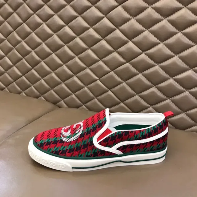 Gucci Rouge Multicolore Slip-on Baskets lifestyle en tricot à motif pied de poule 1