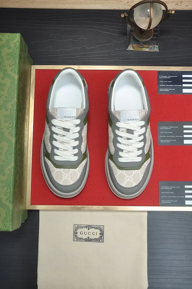 Gucci Rhyton Sneakers style de vie vert olive et gris GG Monogram 2