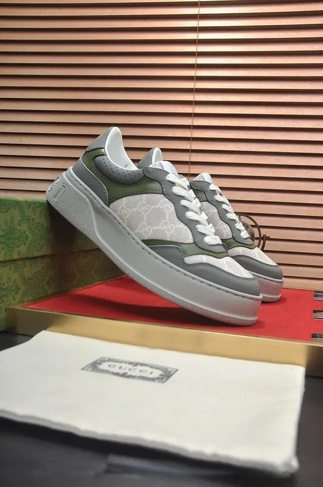Gucci Rhyton Sneakers style de vie vert olive et gris GG Monogram 3