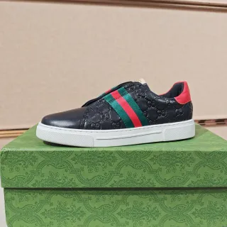 Gucci Screener حذاء رياضي أسود جلدي ويب سترايب سليب أون لايف ستايل