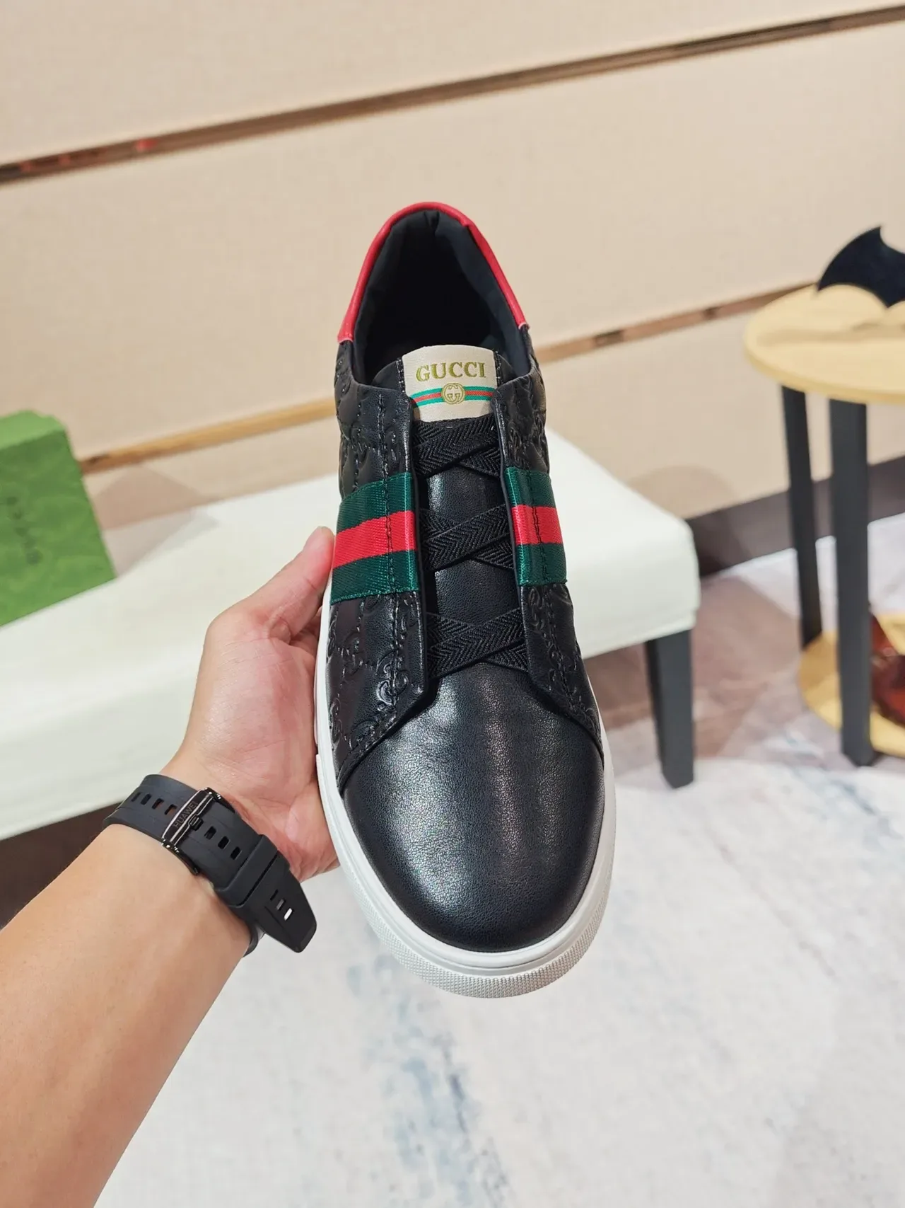 Gucci Screener Chaussures Lifestyle Slip-On en Cuir Noir avec Bande Web 5