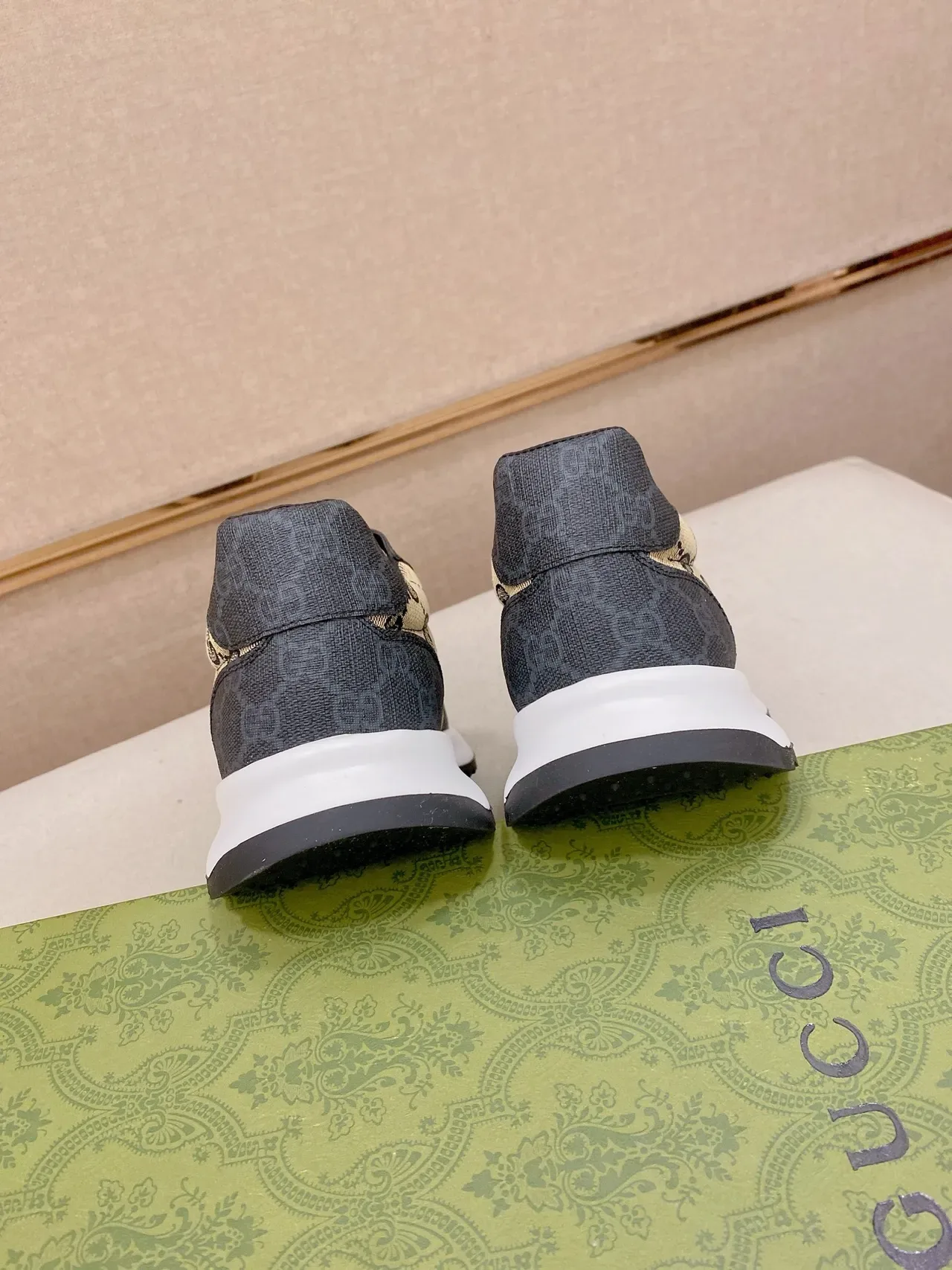 Gucci Screener GG Monogram كانفاس ودينيم أحذية lifestyle 3