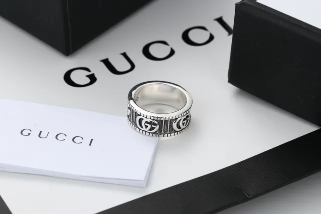 Gucci Screener Interlocking GG Wide Band Ring 2