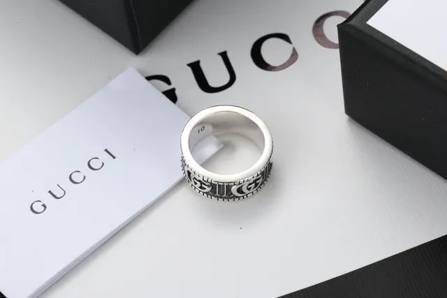 Gucci Screener Interlocking GG Wide Band Ring 4