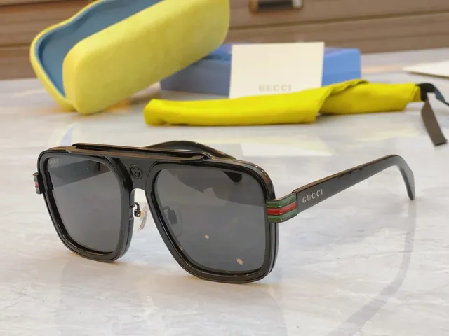 Gucci Screener Oversized Shield-Frame Gradient Gray Sunglasses 3