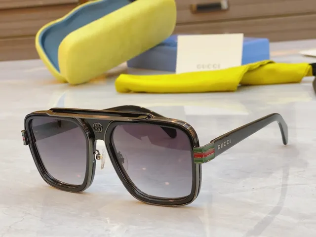 Gucci Screener Oversized Shield-Frame Gradient Gray Sunglasses 7