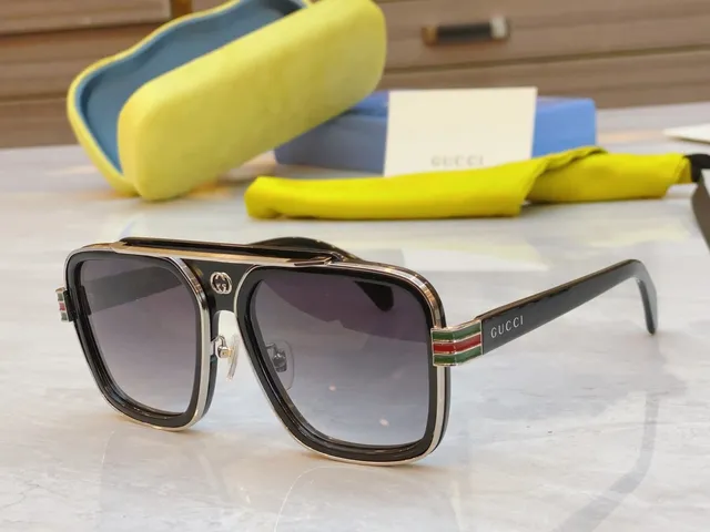 Gucci Screener Oversized Shield-Frame Gradient Gray Sunglasses 8