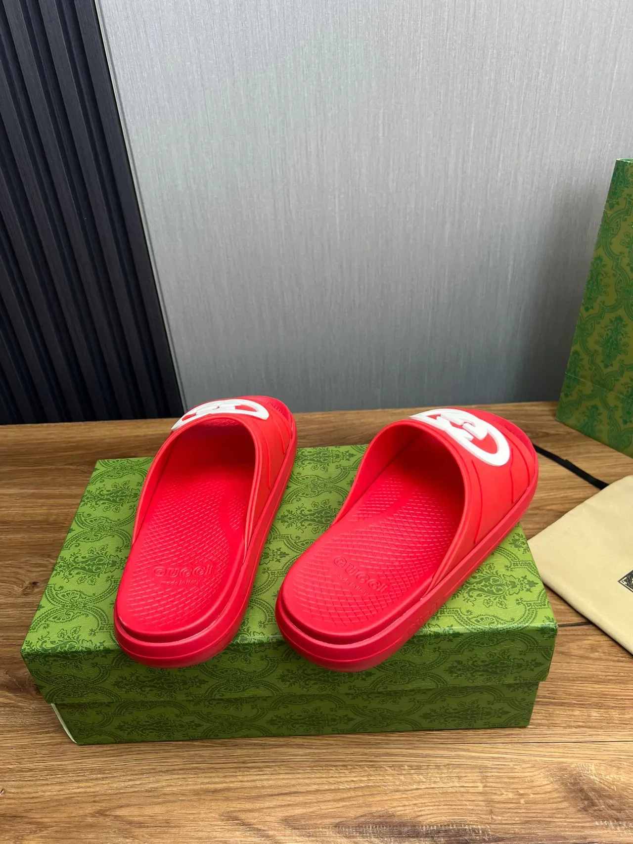 Gucci Screener Red and White Interlocking G Logo Slippers 5