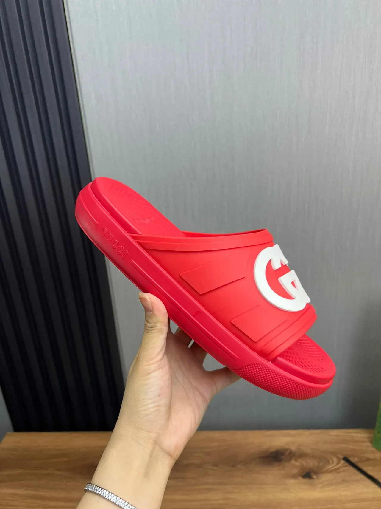 Gucci Screener Red and White Interlocking G Logo Slippers 7