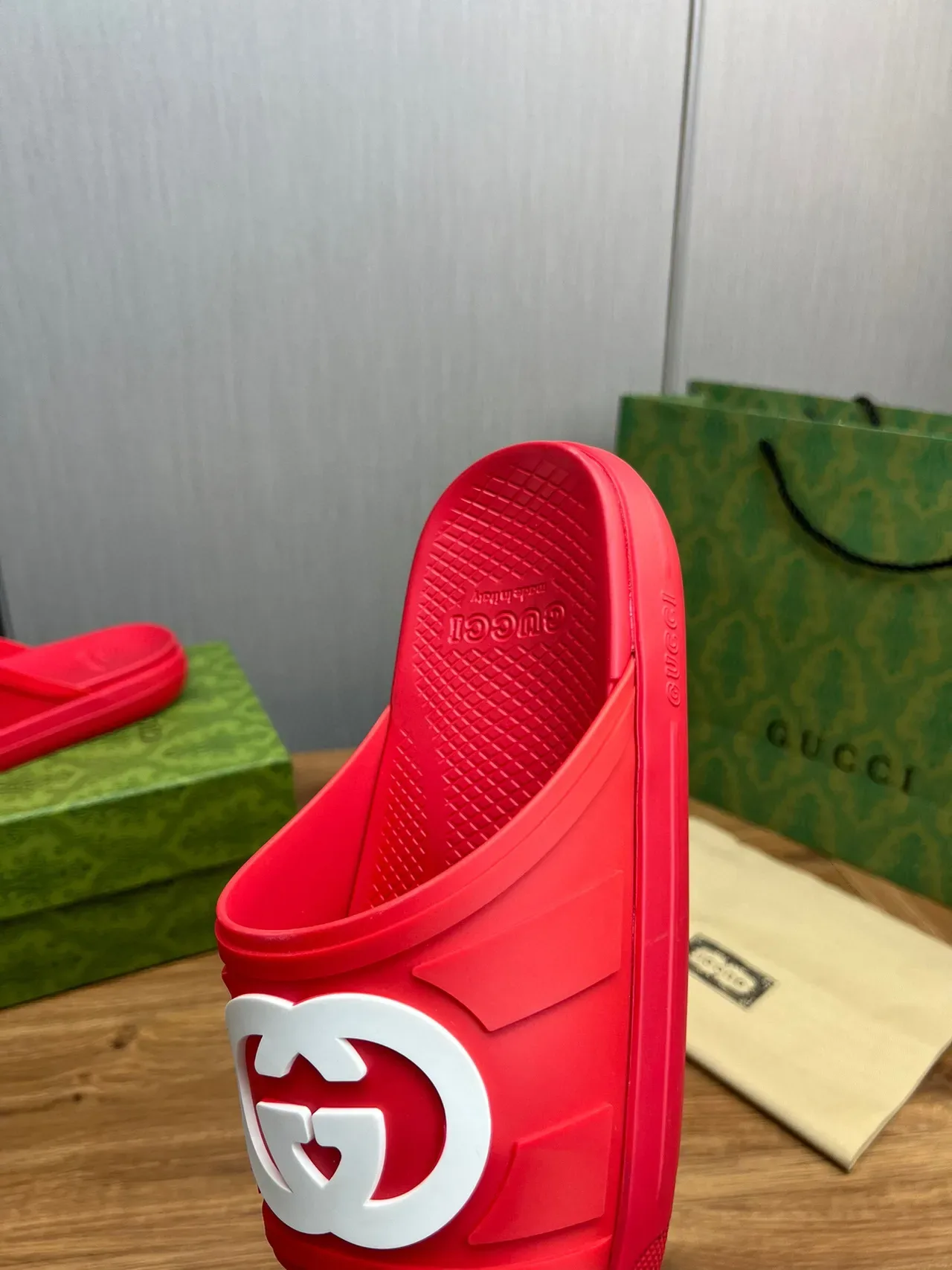 Gucci Screener Red and White Interlocking G Logo Slippers 8