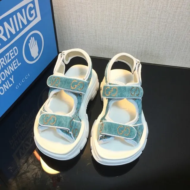Sandales casuales de plateforme chunky Gucci Screener en denim teal brodées GG 7