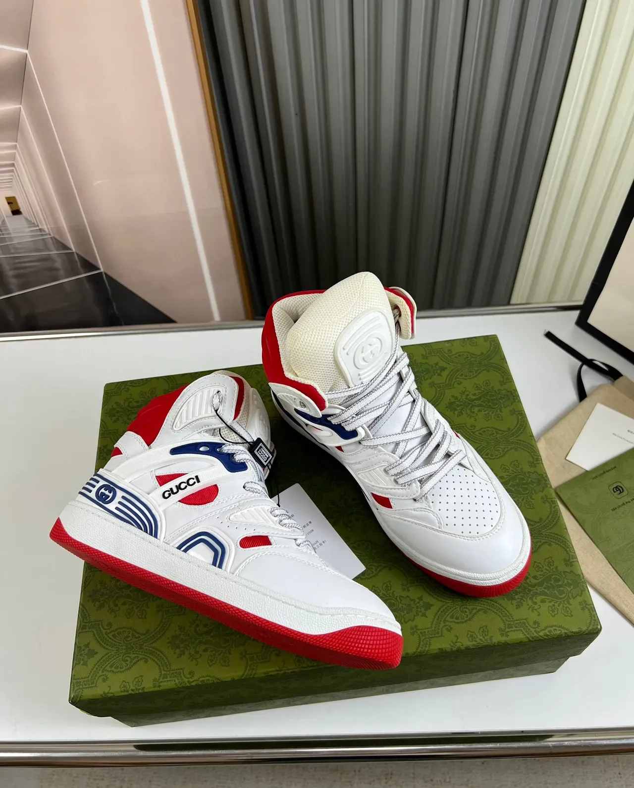 Gucci Screener sneakers lifestyle branco vermelho azul 5