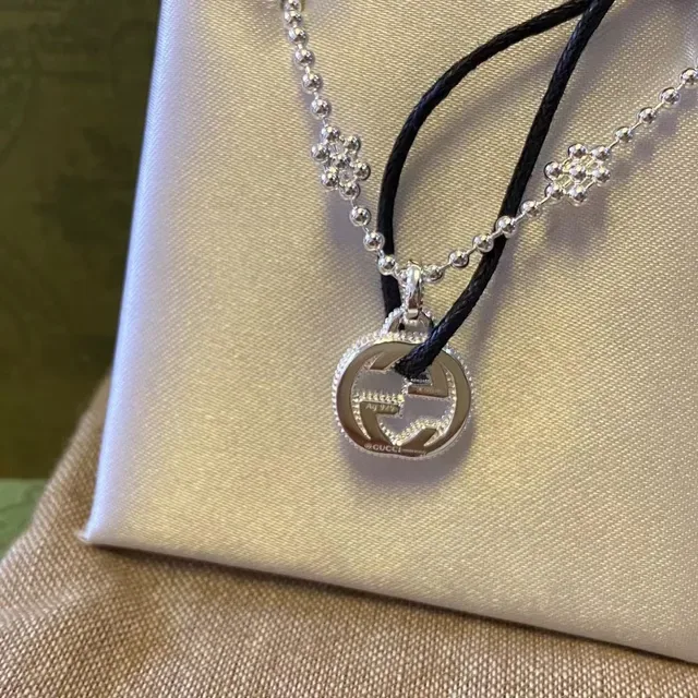 Gucci Silver Black Circular Pendant Interlocking G Logo Necklace 3