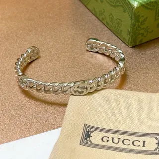 Gucci Brazalete Cadena Curb-Link Plateada Motivo Logotipo G Entrelazado