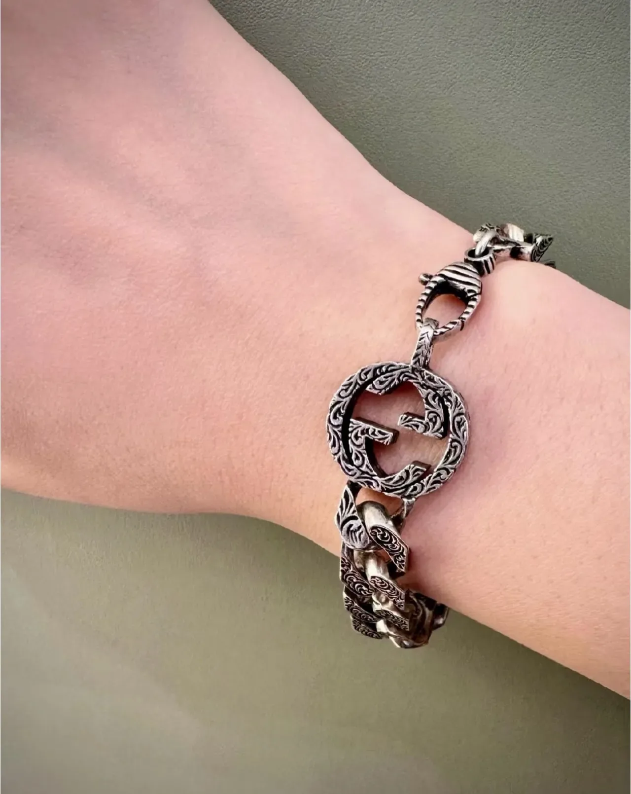 Gucci Silver Green Chunky Curb-Link Chain Engraved Leaf Motifs Bracelet 5