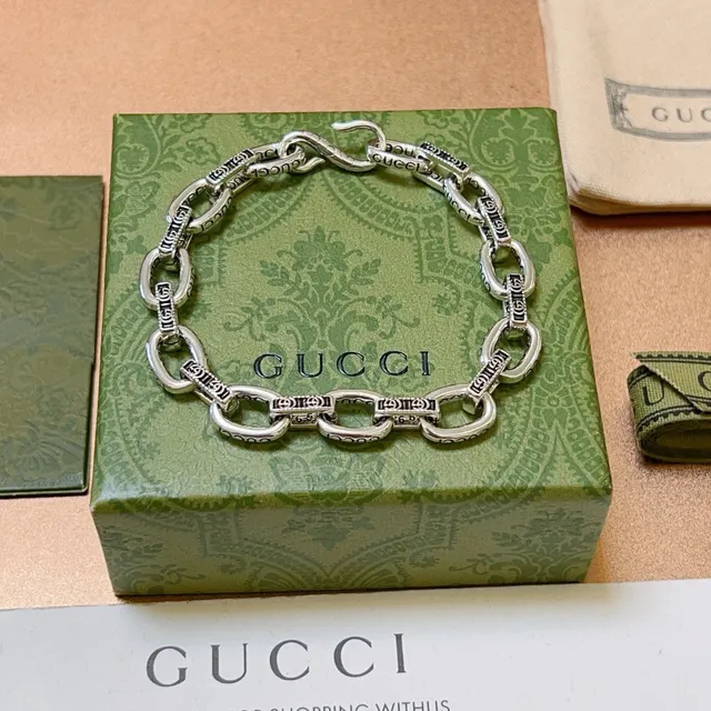 Gucci Silver Green Chunky Oval-Link Chain Engraved Branding Bracelet 4