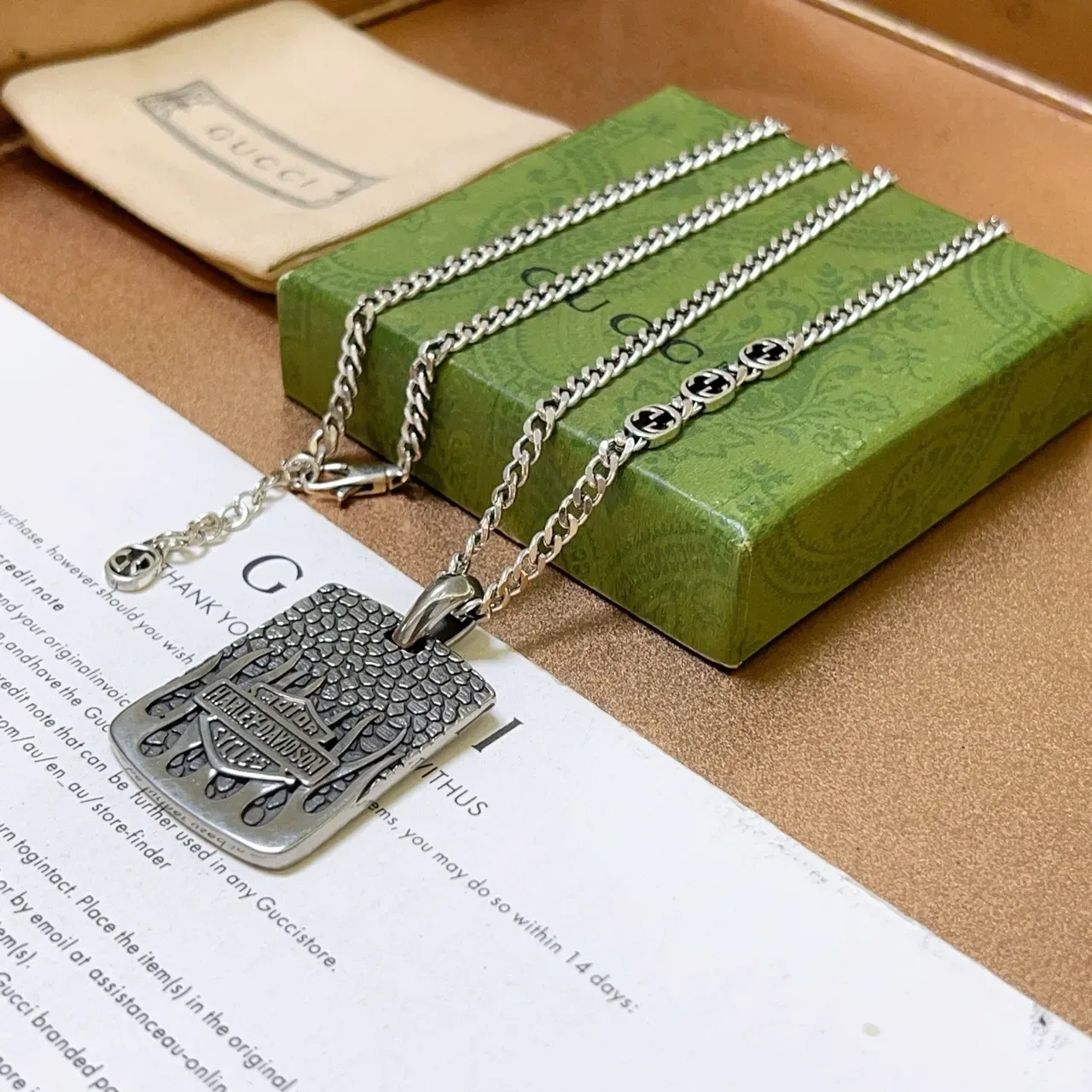 Gucci Silver Green Curb Chain Reptile-Textured Pendant Necklace 4