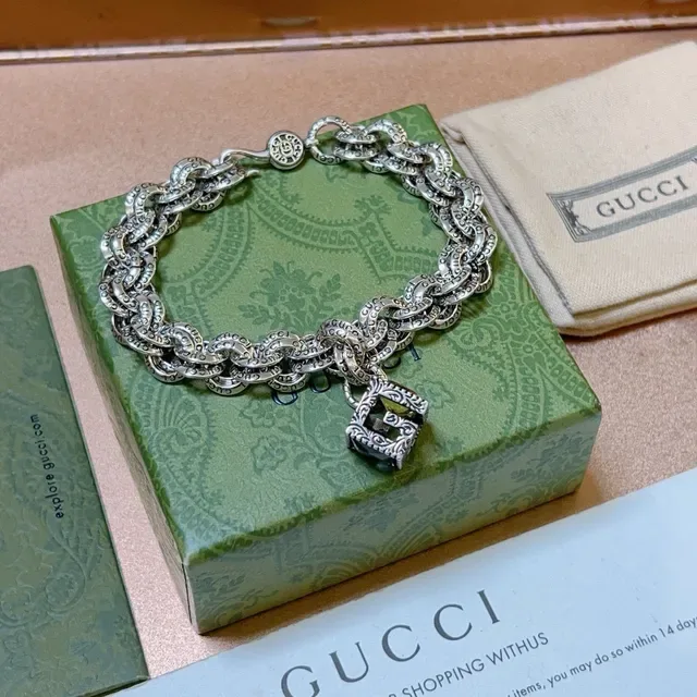 Gucci Silver Green Ornate Chain-Link Embossed Detailing Bracelet 3