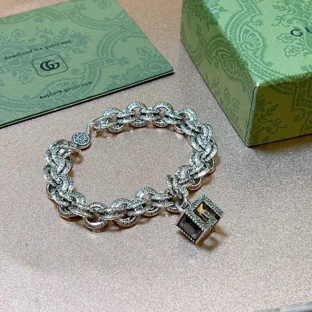 Gucci Silver Green Ornate Chain-Link Embossed Detailing Bracelet 4