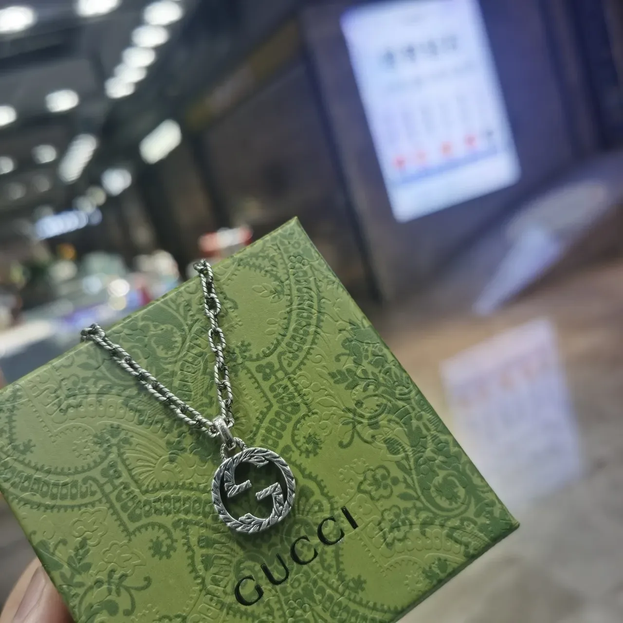 Gucci Silver Interlocking Double-G Pendant Engraved Laurel Wreath Border Necklace 4