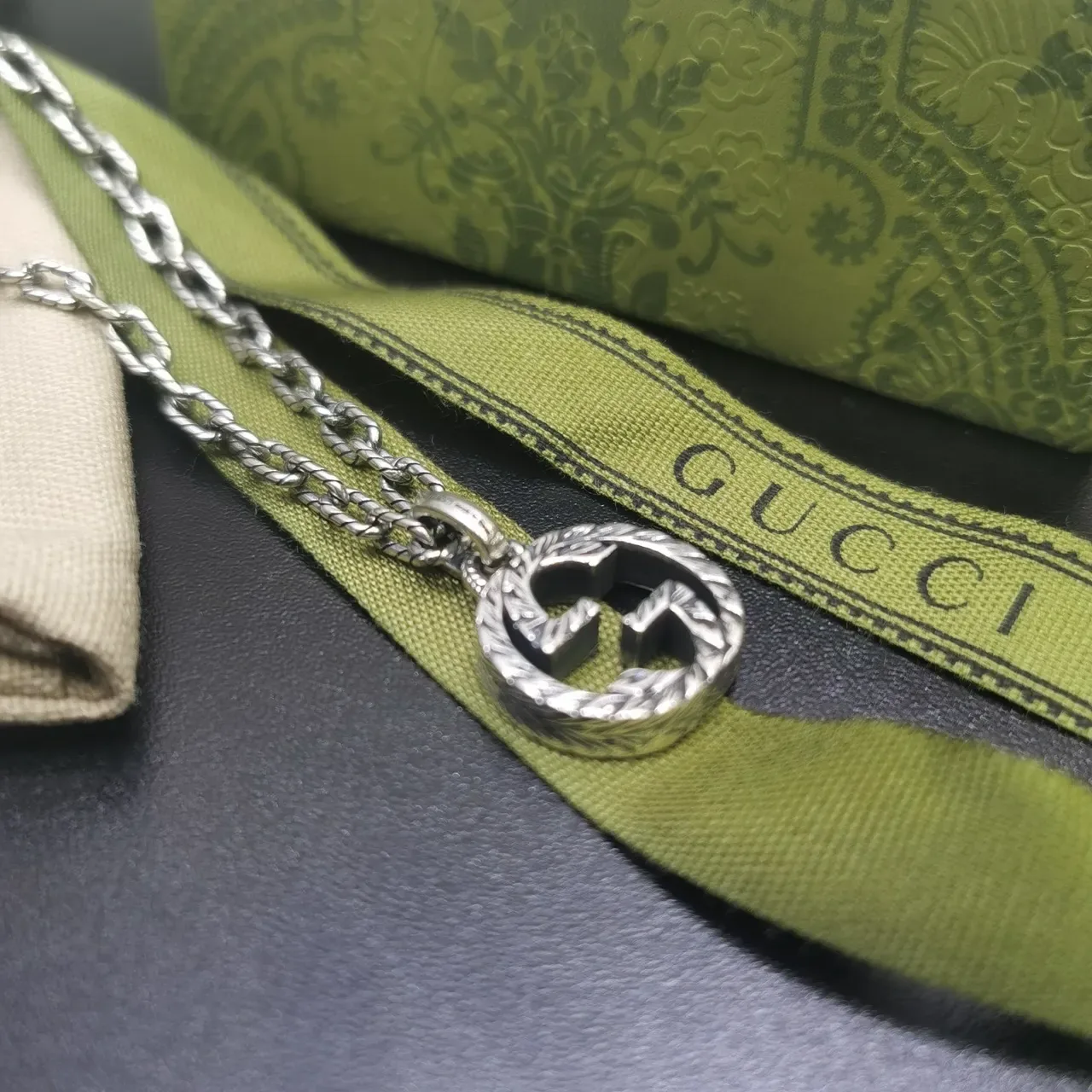 Gucci Silver Interlocking Double-G Pendant Engraved Laurel Wreath Border Necklace 7