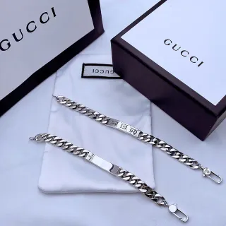 Gucci Pulsera Cadena Curb Chunky Grabada en Plata