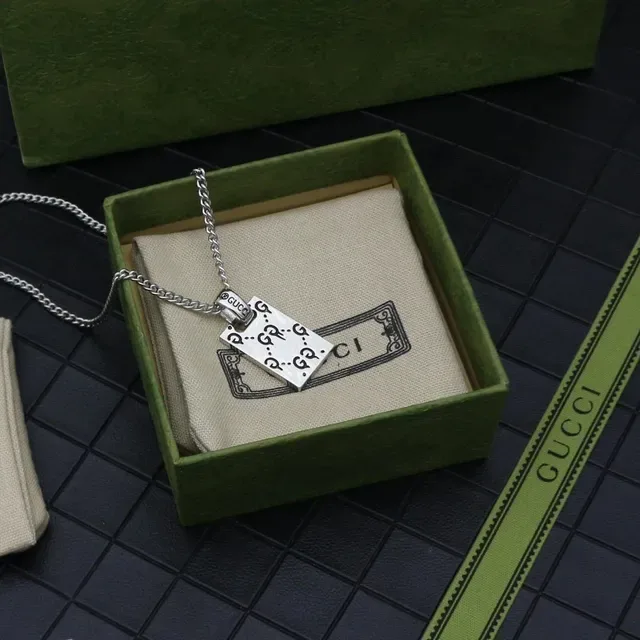 Gucci Skull Motif Rectangular Pendant Necklace 4
