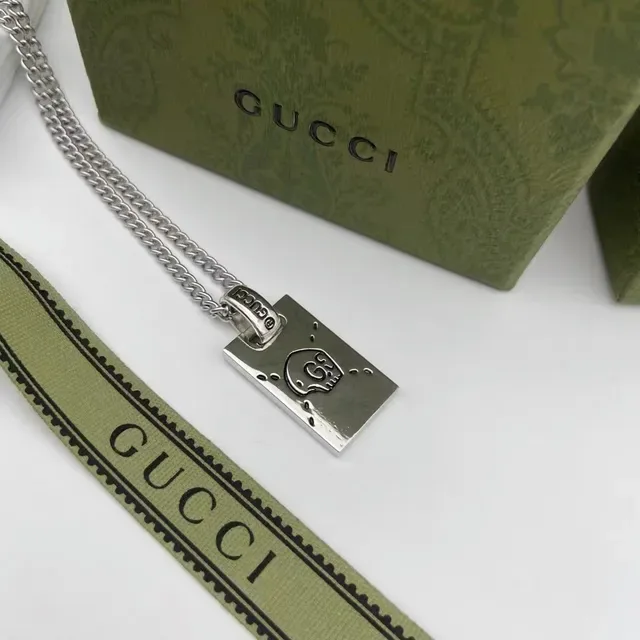 Gucci Skull Motif Rectangular Pendant Necklace 8