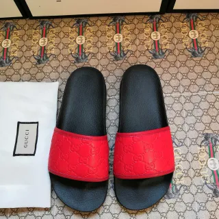 Gucci लाल और काले चप्पल