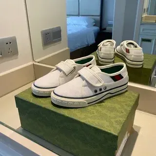 Gucci Tennis 1977 White Green Velcro Strap Closure Web Stripe Heel Accent Lifestyle Sneakers