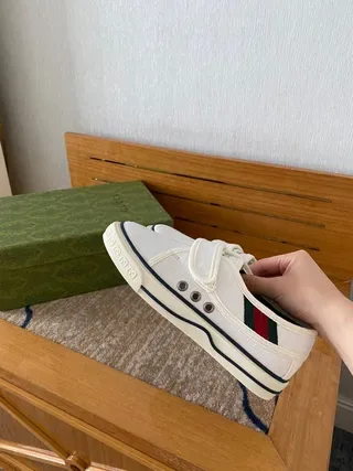 Gucci Tennis 1977 White Green Velcro Strap Closure Web Stripe Heel Accent Lifestyle Sneakers 2