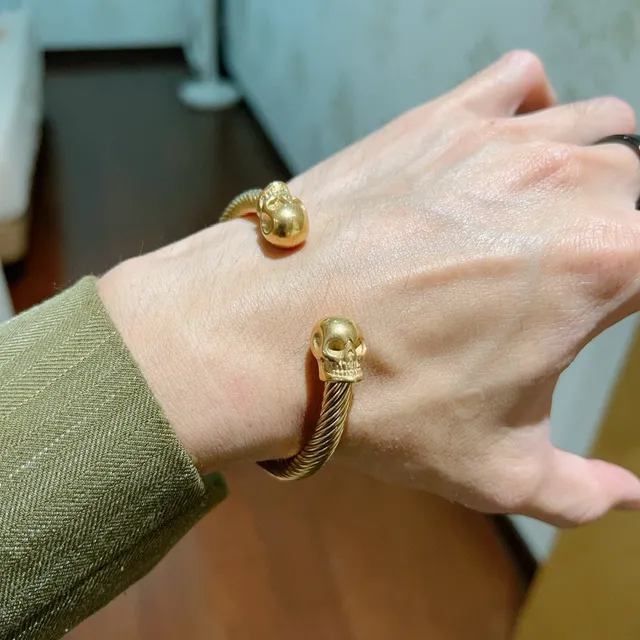 Gucci Twisted Rope Cable Skull Terminal Gold-Tone Bracelet 2