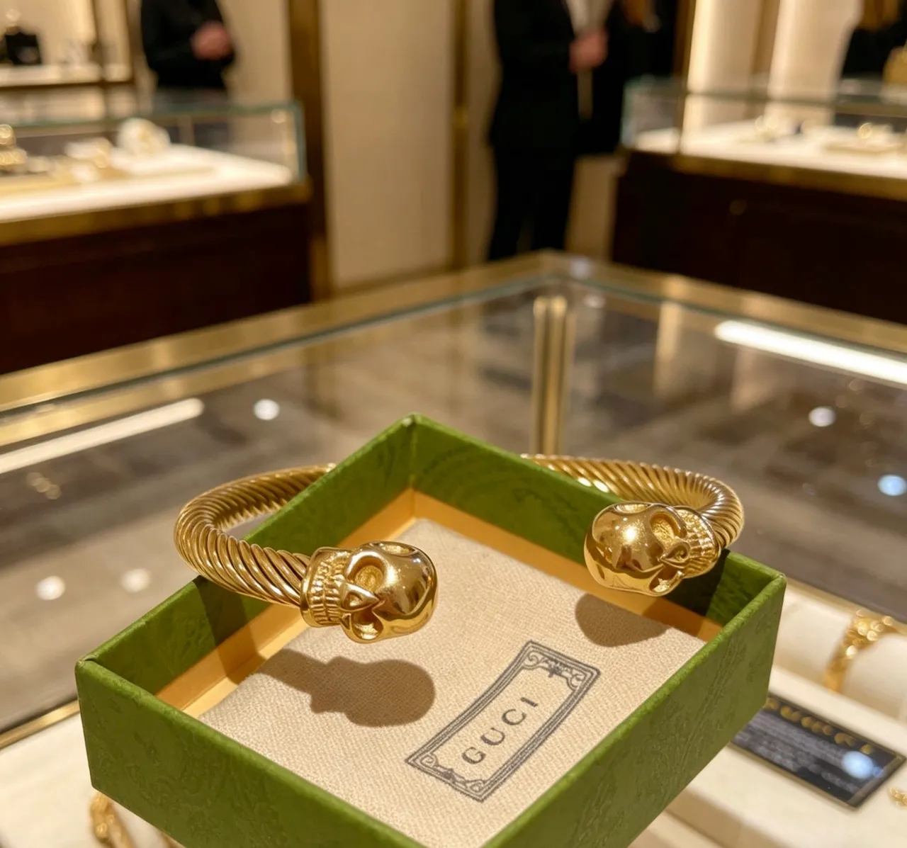 Gucci Twisted Rope Cable Skull Terminal Gold-Tone Bracelet 6
