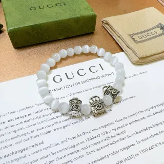 Gucci سوار خرزة عين القطة البيضاء والتعويذة G المتشابكة